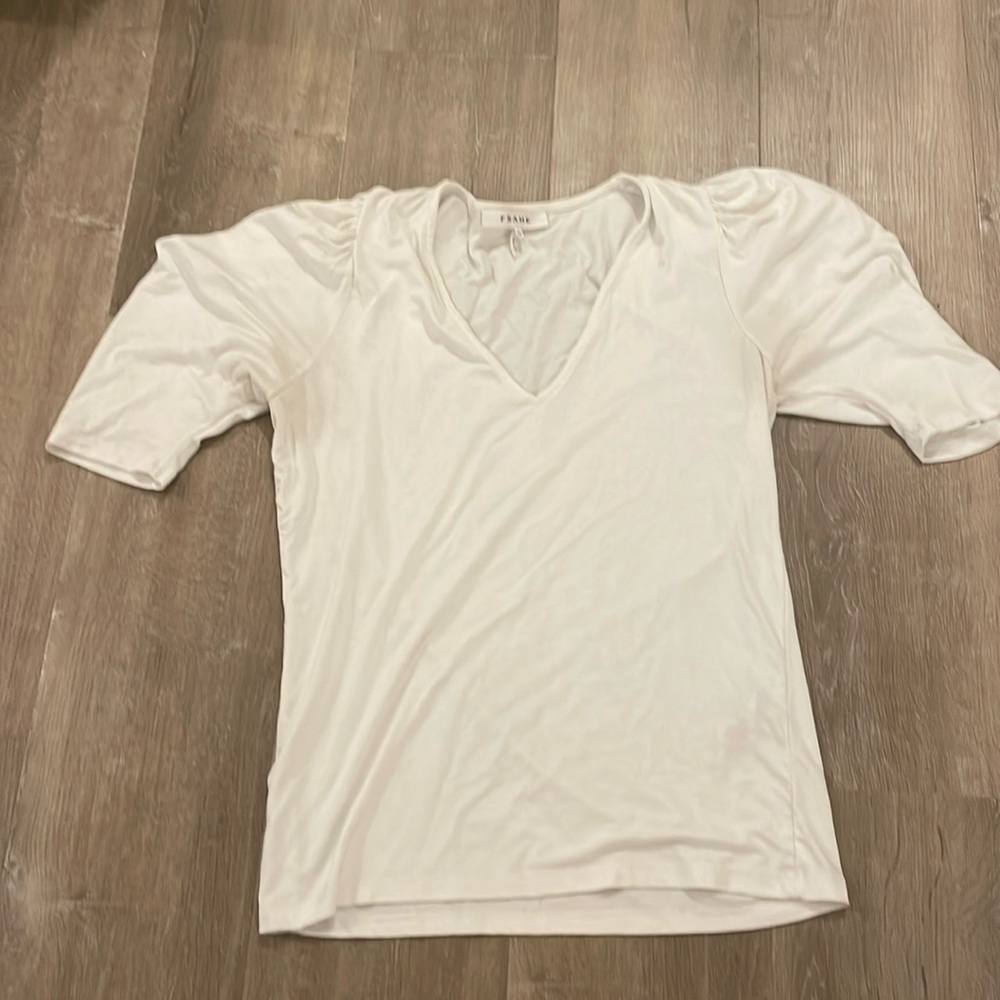 White v-neck frame top